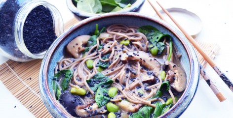 Ramen vegan aux épinards et champignons